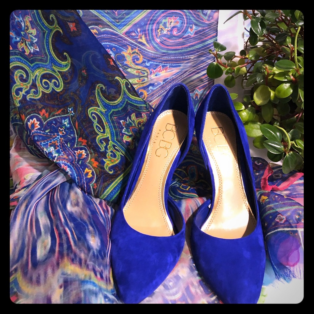 BCBG paris Blue Velvet Pump